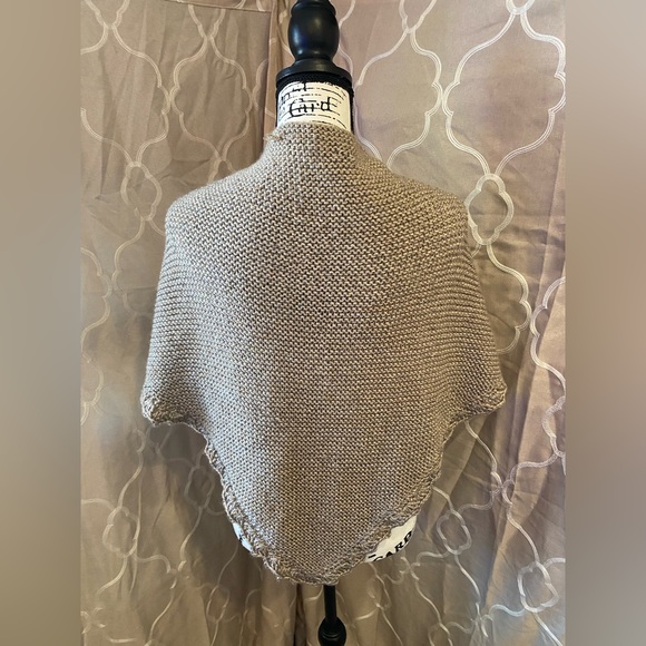 Vintage Hand-Knit Light Brown Triangle Shaped Prayer Shawl - Picture 6 of 10